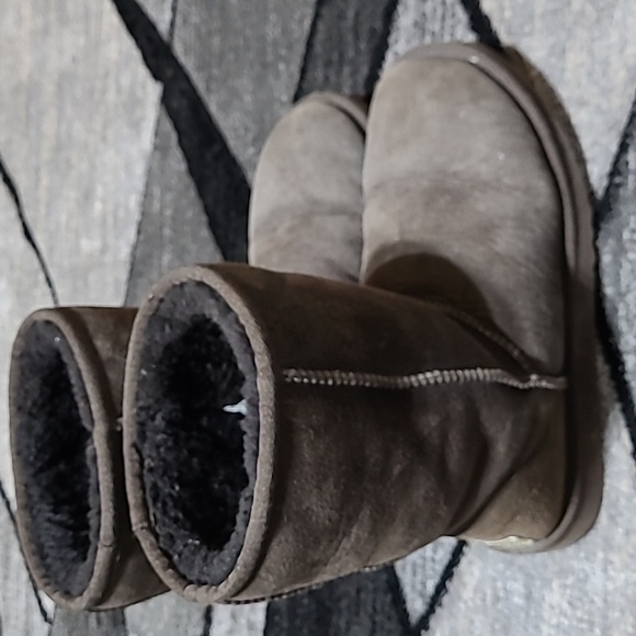 UGG AUSTRALIA CLASSIC SHORT BROWN LEATHER SHEEPSKIN BOOTS PRICE FIRM - Picture 10 of 13